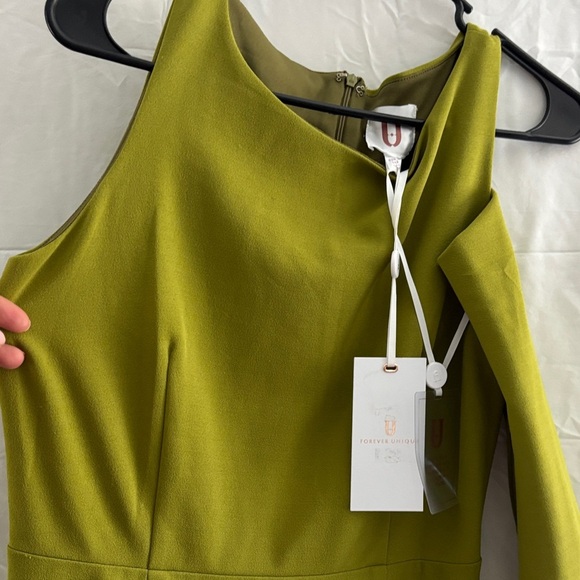 Forever unique One-Shoulder Green Maxi Dress - Picture 2 of 9